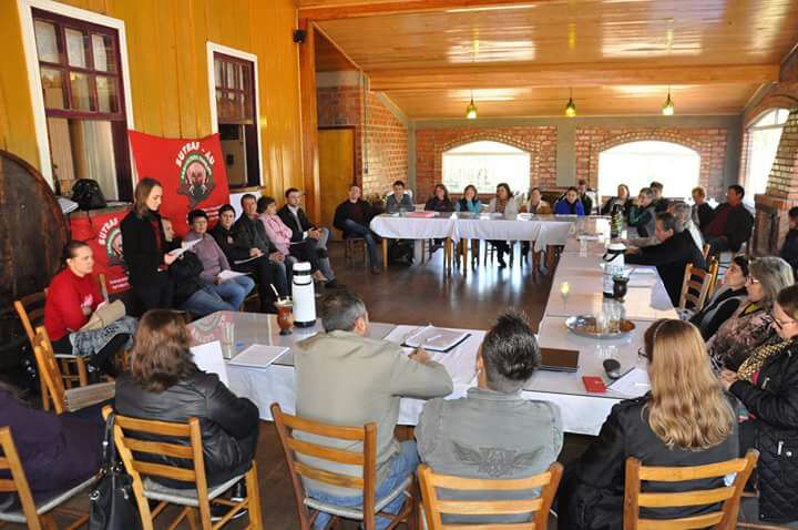 Ir para  <p><big>Empoderar a mulher agricultura por meio de atividades de reflex&atilde;o e apoio. O Sindicato Unificado dos Trabalhadores na Agricultura Familiar do Alto Uruguai (SUTRAF-AU), por meio de seu Coletivo de Mulheres realizou...